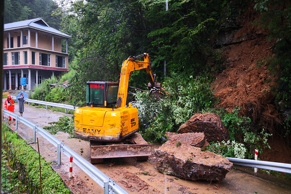 2盐中路K38+100塌方.jpg