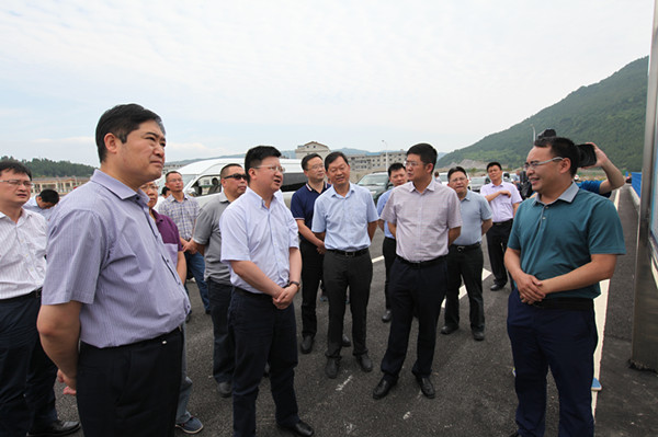 汪洋厅长一行在广元港红岩作业区调研.JPG 汪洋厅长一行在广元港红岩作业区调研.JPG