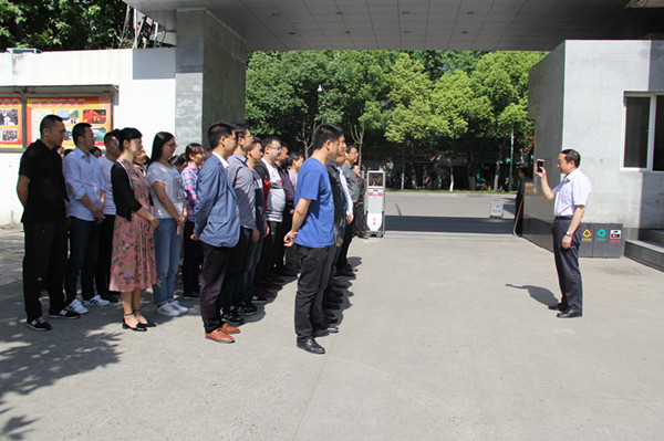 市交通运输局副局长、市交战办主任夏长万讲解防灾减灾知识_副本.jpg 市交通运输局副局长、市交战办主任夏长万讲解防灾减灾知识_副本.jpg