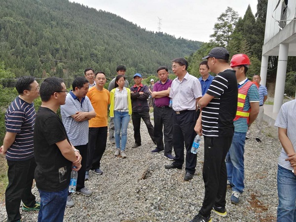 市交通运输局局长田刚富在南马山隧道建设现场调研.jpg 市交通运输局局长田刚富在南马山隧道建设现场调研.jpg