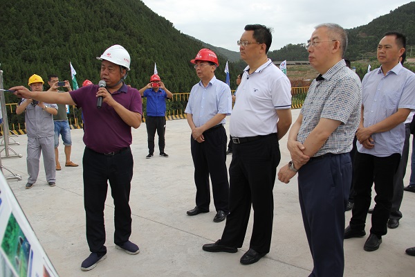 市委常委、市政府副市长刘少敏,副市长叶长春一行调研国道212线南山隧道工程.JPG 市委常委、市政府副市长刘少敏,副市长叶长春一行调研国道212线南山隧道工程.JPG