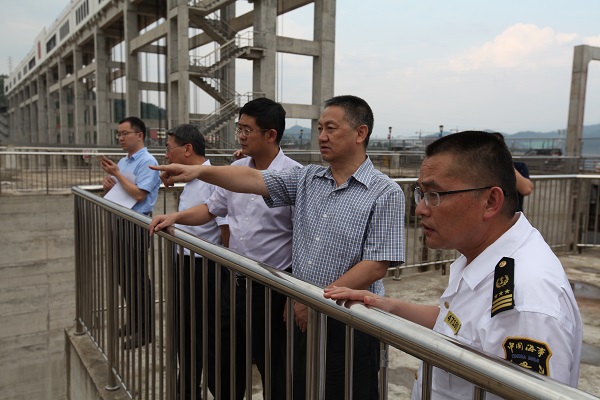 厅党组成员、总工程师陈乐生在上石盘船闸二期工程建设现场调研.jpg 厅党组成员、总工程师陈乐生在上石盘船闸二期工程建设现场调研.jpg