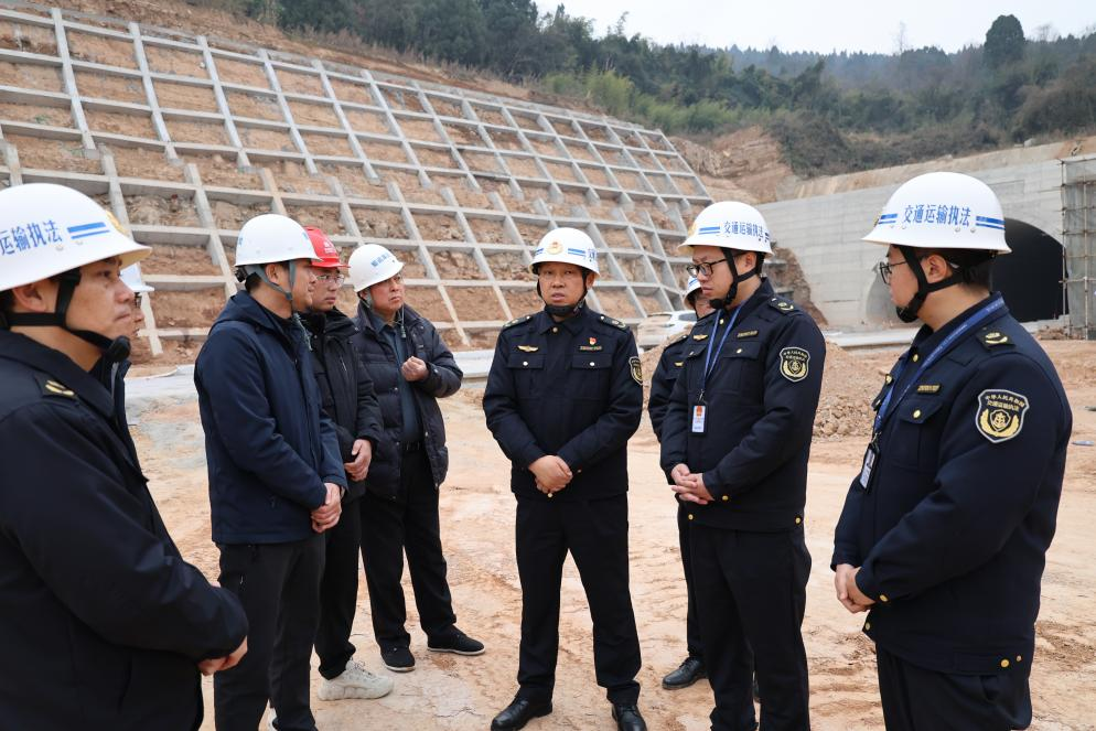 支队长陈昌军带队开展春节节前执法检查