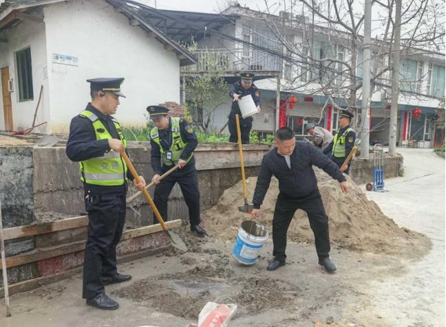 剑阁县执法大队依法整治护路权，联合执法除隐患