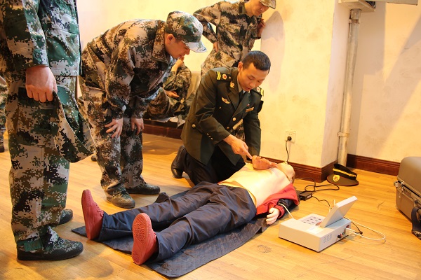 学习心脏复苏.jpg 学习心脏复苏.jpg