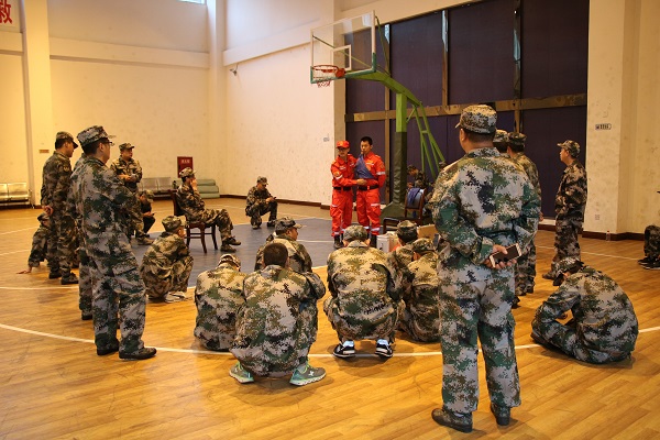 学习止血与包扎.jpg 学习止血与包扎.jpg